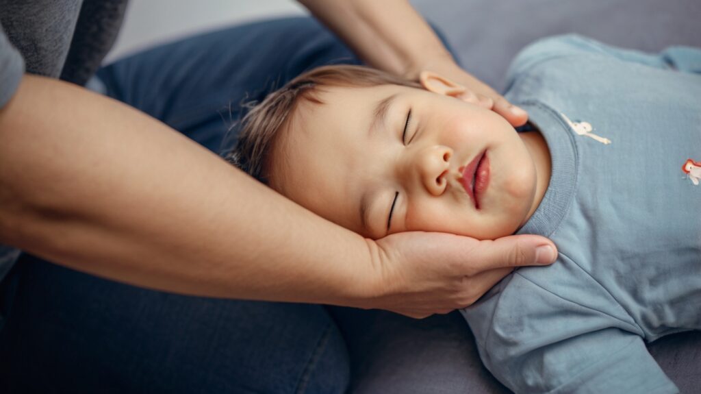 neck and shoulder pain in toddlers while sleeping without a pillow